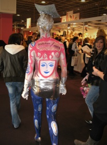 Bodypainting Walk Act für die Firma Kryolan auf der Beautyworld Messe in Frankfurt am Main